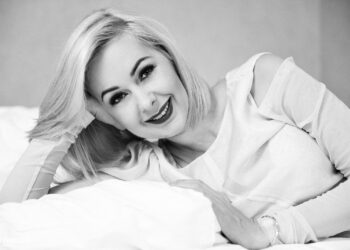 KAMILA ROWIŃSKA: Kasia jest mistrzynią jeśli chodzi o piękne kobiece portrety i tworzy niesamowitą atmosferę na sesji.