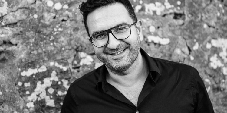 JOSE COIMBRA: Kat is a master at intimate and personal photo sessions.