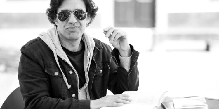 JOSE MICARD TEIXEIRA: Kat is the best black and white photographer in the world!