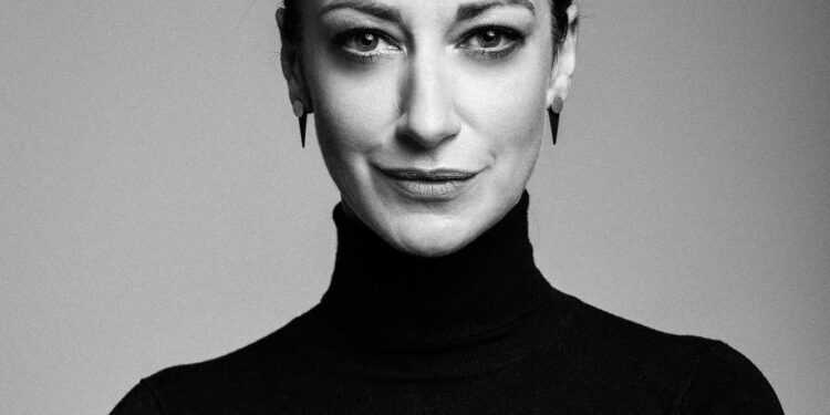 Anna Knioła / POZNAŃ NIERUCHOMOŚCI: Uśmiech, empatia i domowa wręcz atmosfera sprawiają, że zdjęcia stają się przyjemnością i dobrą zabawą.