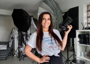 Backstage sesji zdjęciowej uczestników warsztatów “Piękni i zadbani w każdym wieku” Fundacji Nigdy Nie Jest Za Późno