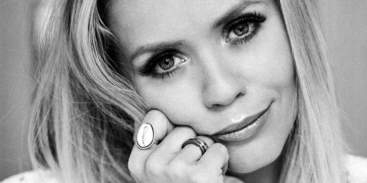 ANNA SKURA photographed by Kat Piwecka