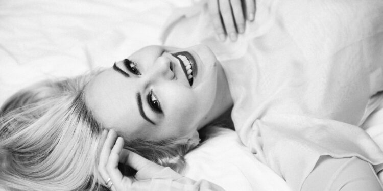 KAMILA ROWIŃSKA photographed by Kat Piwecka