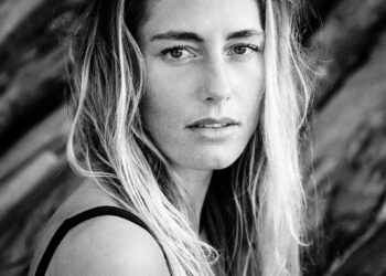 JOANA SCHENKER photographed by Kat Piwecka