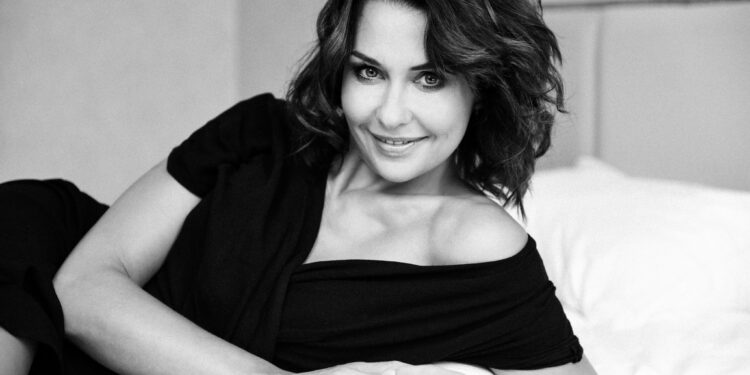 ANNA POPEK photographed by Kat Piwecka