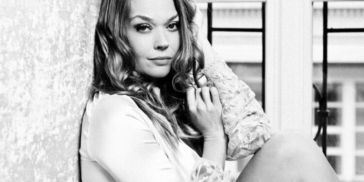 TAMARA ARCIUCH photographed by Kat Piwecka