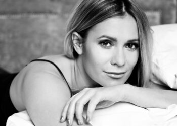 ANNA OBERC photographed by Kat Piwecka