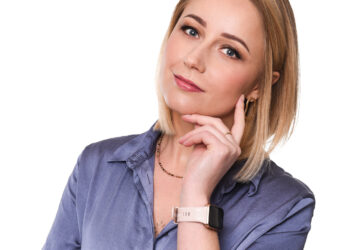 Joanna Nowak Trener Biznesu: Zdjęcia są świetne i używam ich ciągle! Natomiast dodatkową wartością jest atmosfera, jaką Kat Piwecka tworzy na sesji! Nigdy nie czułam się tak komfortowo i pewnie. 