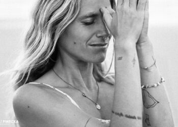 CHIA YOGA photographed by Kat Piwecka in SAGRES