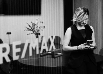 Ewa Manthey REMAX photographed by Kat Piwecka