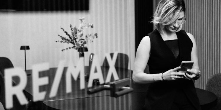 Ewa Manthey REMAX photographed by Kat Piwecka