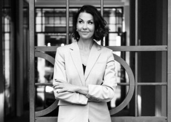 ANNA POPEK photographed by Kat Piwecka